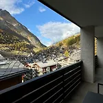Haus Arola, Hirle
